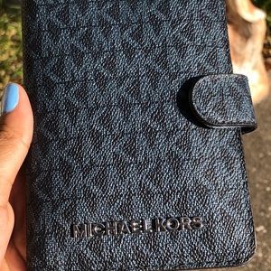 Nearly brand new mini Micheal Kors Wallet